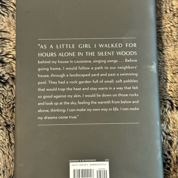 Britney Spears Autobiography The Woman in Me Book - Picture 2 of 2